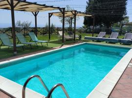 Villa Egle Belpasso, villa vacanza con piscina，位于贝尔帕索的乡间豪华旅馆