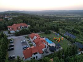 Apartamenty Pod Łysicą & SPA - przy stoku, basen, jacuzzi, sauna，位于Krajno PierwszeSabat Ski Lift附近的酒店