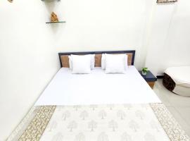 Mahakal Serenity Home Stay, Ujjain Near Mahakal & Iskon Temple，位于乌贾因的公寓