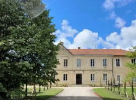 Château Bernon Maison d Hotes - Piscine et SPA