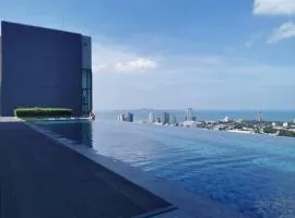 Infinity Pool at Pattaya Posh