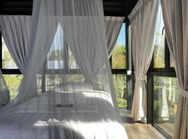 Leafty Lodge 绿叶小屋 - Mountain Top Fairy-Style Dormitory Beds at Eco Valley Retreat Balung 豐之谷，位于斗湖的酒店