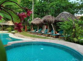 Marari Beach Bungalow Resort Alleppey，位于马拉利库兰的豪华型酒店