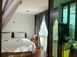 Sunset Lodge 日落小屋 - Simply Minimalistic Rooms with Garden Views at Eco Valley Retreat Balung 豐之谷，位于Balung的酒店