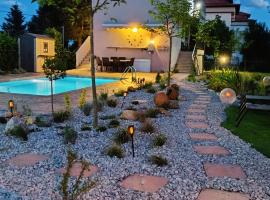 Villa IHOR- Private Pool Villa -Pieria，位于普拉卡利特索罗的酒店