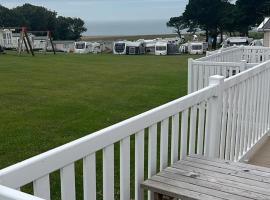 T23- Pebble Bank Caravan Park，位于韦茅斯的露营地