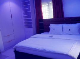 California Villa Lounge and Suites，位于拉各斯的酒店