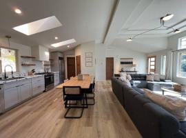 Cypress House (Historic Coast Guard property)，位于波因特阿里纳的酒店