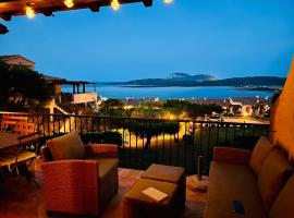 Ladunia Residence Porto Rotondo - fantastica vista mare, piscina e comfort，位于罗通多港的酒店