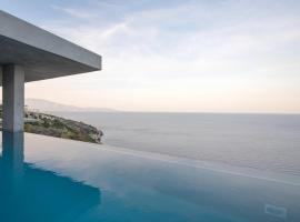Stunning 180° Sea View Designer Villa for two，位于Korithion的酒店