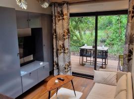 L'Ecrin sous les Chênes，位于格拉迪尼昂的酒店