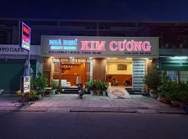 Nhà Nghỉ Kim Cương，位于迪石迪石机场 - VKG附近的酒店
