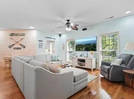 Stunning Beach Cottage! Hot Tub and Pet Friendly! Sleeps 6!