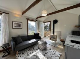 Boathouse Cottage (Historic Coast Guard property)，位于波因特阿里纳的酒店