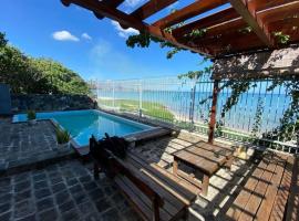 Crab's Cove Villa on the beach，位于Baie du Tombeau的酒店