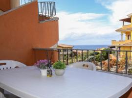 Castelsardo, View Of The Sea Home - Beautiful View Sardinia Near beach，位于卡斯特尔萨多的酒店