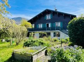 Chalet entre lac et montagnes，位于吕格兰的乡村别墅