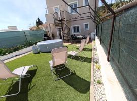 Apartman L&V sa dvorištem i hidromasažnim bazenom，位于加利扎纳的酒店