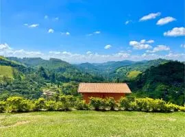 Piscina e paz nas montanhas de Gonçalves