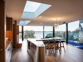'Hobart' - Waterfront penthouse with private heated pool，位于霍巴特的酒店