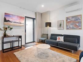 Stunning Studio Apartment Near Public Transport，位于Carnegie的酒店