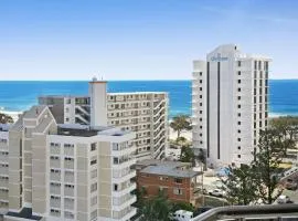 Beachside Studio Apartment with Ocean & City views