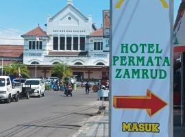 Hotel Permata Zamrud，位于井里汶的酒店