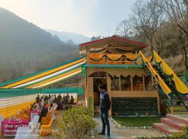 Tirthan village，位于Kotla的酒店