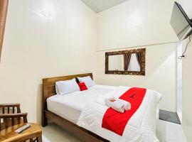 RedDoorz @ Gunari Guest House Merek Karo，位于Pertibi的酒店