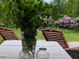 Lovely Holiday Home With Annex And Garden,，位于德隆宁莫勒的乡村别墅