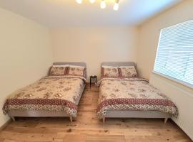 London Luxury 2 Bedroom Flat Sleeps 8 free parking，位于East Barnet的酒店