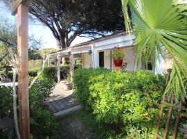 Gasgol11 - Golfe de St-Tropez - Chalet dans coin de verdure，位于加桑的木屋