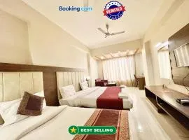 Hotel Rudraksh ! Varanasi ! fully-Air-Conditioned hotel at prime location with Parking availability, near Kashi Vishwanath Temple, and Ganga ghat 2