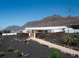 LANZAROTE FAMARA BEACH BUNGALOW