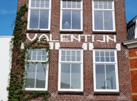 Stadslogement Valentijn，位于斯内克Sneek Noord Station附近的酒店
