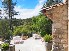 Chambre familiale avec Terrasse aux Portes du Verdon，位于特里冈斯的家庭/亲子酒店