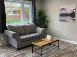 ENTIRE 1 BEDROOM APARTMENT DOWNTOWN - u4，位于滑铁卢的酒店