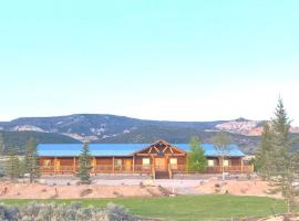 Thousand Lake Lodge at Capitol Reef，位于Lyman的带停车场的酒店