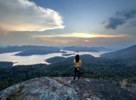 Misty Lavender Tent Stay Idukki，位于Kattappana的酒店