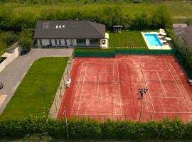 LaHuzur - Casa de Vacanta - Therme Balotesti & Aeroport Otopeni，位于Săftica的酒店