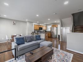 LUX Gorgeous 3BR Townhome in Washington DC，位于华盛顿的酒店