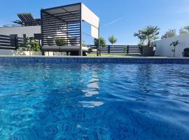 MEERBLICK DUPLEX POOL-VILLA REGIRMA DELUXE bis 7 Personen，位于沃迪切的酒店