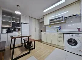 Hyelang House
