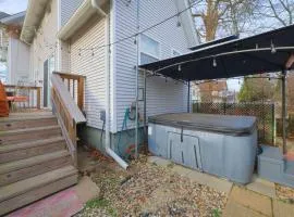 The Lighthouse - Large home close to downtown with a hot tub & game room!