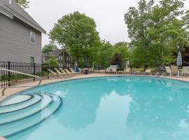 Parkshores 4 - community pool & steps to Lake MIchigan beaches!，位于南黑文的酒店