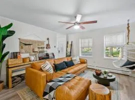 Boho Haven Hideaway - Walk to Pool,Theater,Arcades, Firepit, Lake Access