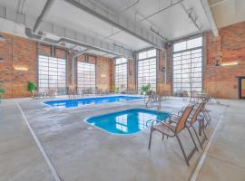 Ground Floor Getaway- Year round pool and hot tub，位于南黑文的酒店