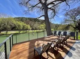 Mac's Place - Guadalupe Riverfront, new deck, Sleeps 8!