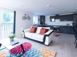 Brand New Luxury Ground Floor 2 Bedroom Apartment free WiFi & Parking