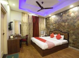 Super OYO Hotel Maa Residency，位于贾姆穆的酒店